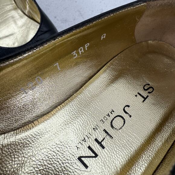 ST JOHN Black Leather Patent Toe Flat Low Heel Shoes Women's Size 7 AAA - Picture 8 of 10